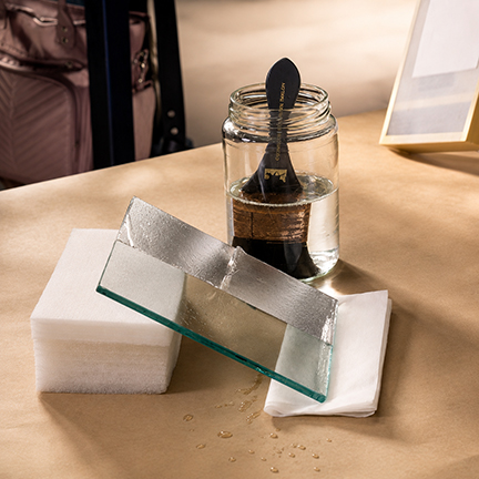 Applying gelatin size to glass